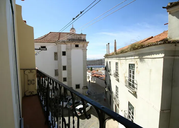 Alfama Right Point