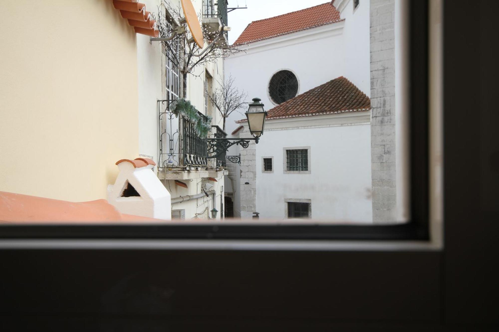 Alfama Right Point